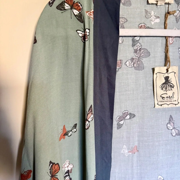 NWT Easel Sage Green Butterfly Open Front Maxi Kimono Size Small - Picture 2 of 10